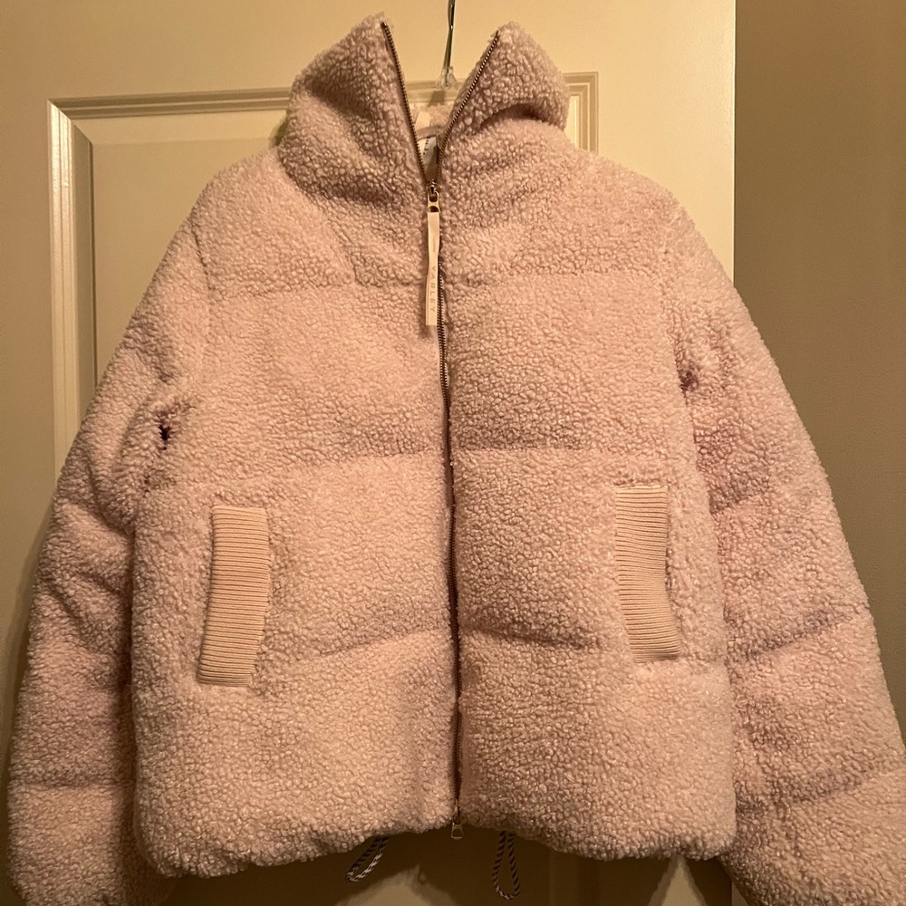 Varley- Wilkins Sherpa Puffer Jacket - Sandshell